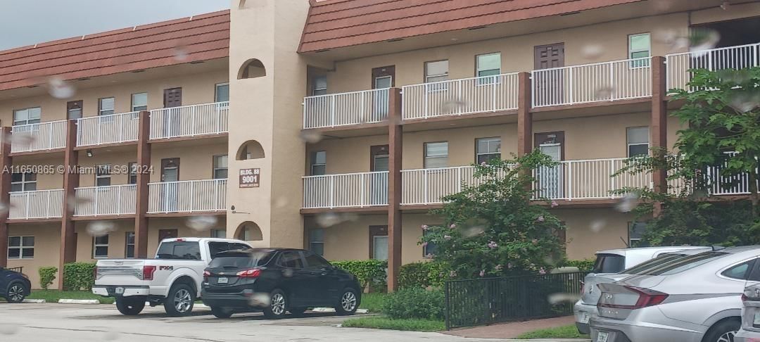 Real estate property located at 9001 Sunrise Lakes Blvd #301, Broward, SUNRISE LAKES 88 CONDO, Sunrise, FL