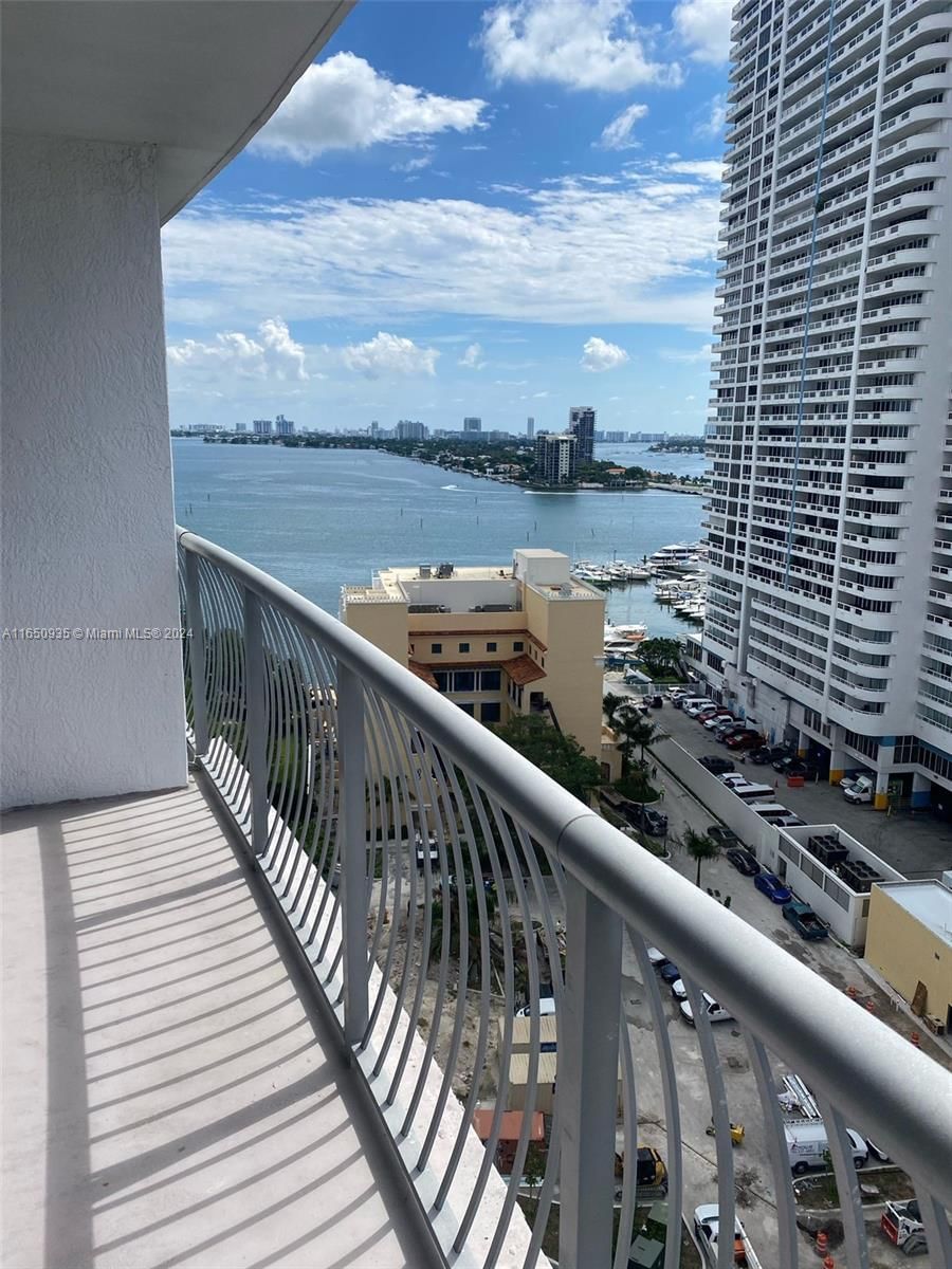 Real estate property located at 1750 Bayshore Dr #1606, Miami-Dade, OPERA TOWER CONDO, Miami, FL