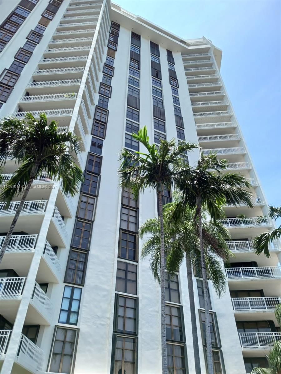 Real estate property located at 4000 Towerside Ter #805, Miami-Dade, THE TOWERS OF QUAYSIDE CO, Miami, FL