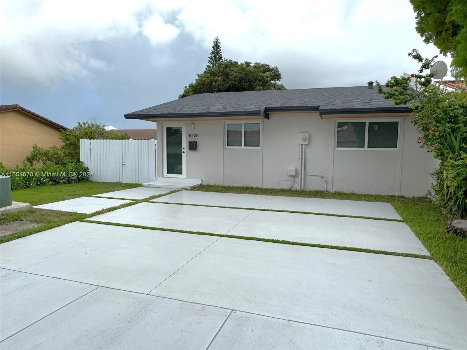 Real estate property located at 10316 20th St, Miami-Dade, SUMMER GROVE, Miami, FL