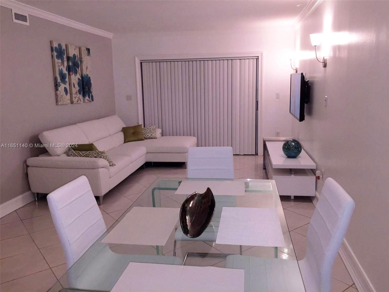 Real estate property located at 1735 60th St M318, Miami-Dade, LOS SUENOS CONDO, Hialeah, FL