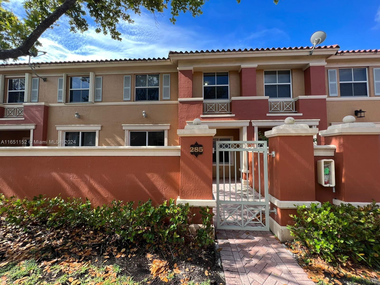 Real estate property located at 11411 60th St #285, Miami-Dade, THE GATES AT DORAL ISLES, Doral, FL