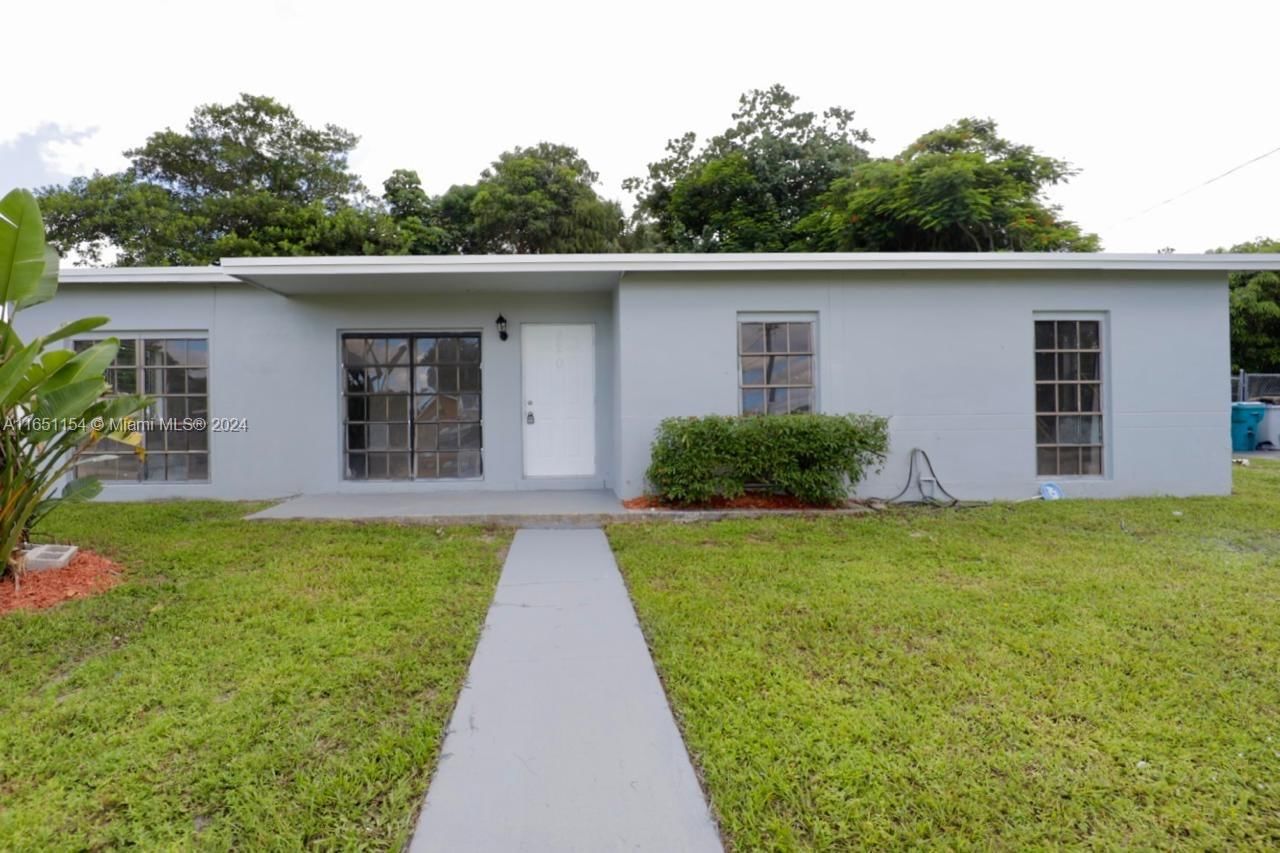 Real estate property located at 820 33rd Ter, Broward, BROWARDALE 2ND ADD AMEN P, Lauderhill, FL