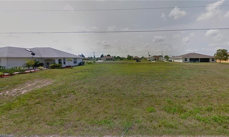 Real estate property located at 2022 8th Pl, Lee, Cape Coral, FL