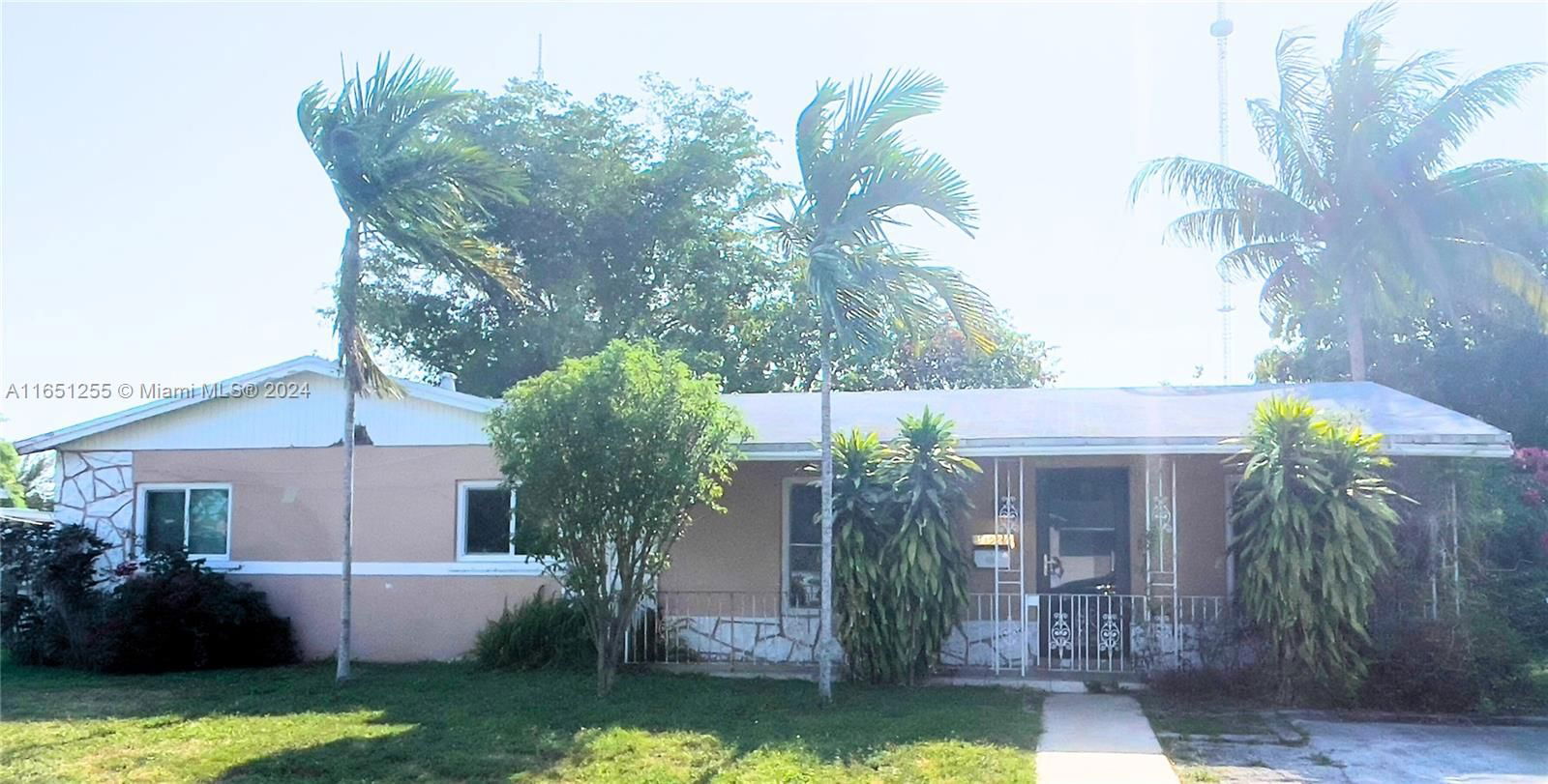 Real estate property located at 21220 Miami Ct, Miami-Dade, ANDOVER 3RD ADDN, Miami Gardens, FL