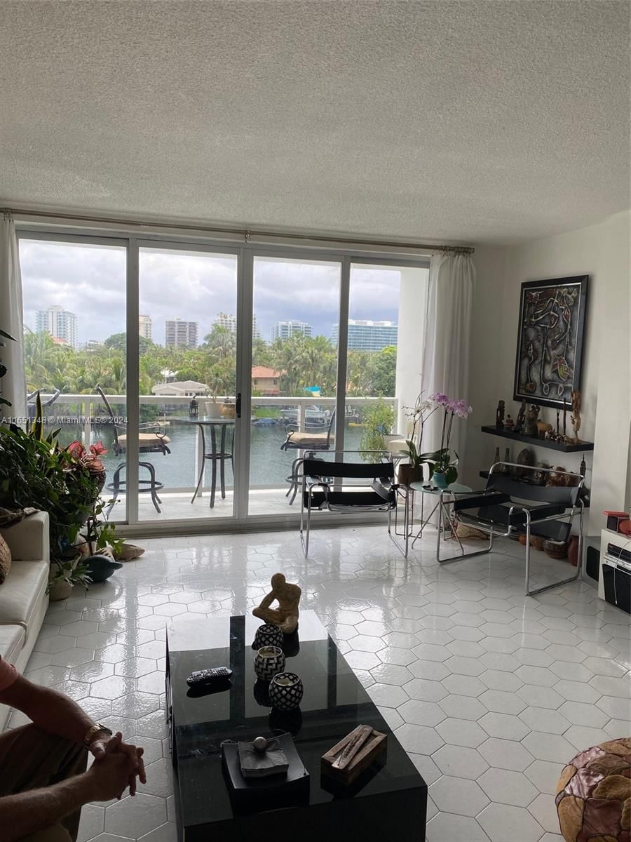 Real estate property located at 9381 Bay Harbor Dr #403S, Miami-Dade, LONDON TOWERS CONDO, Bay Harbor Islands, FL