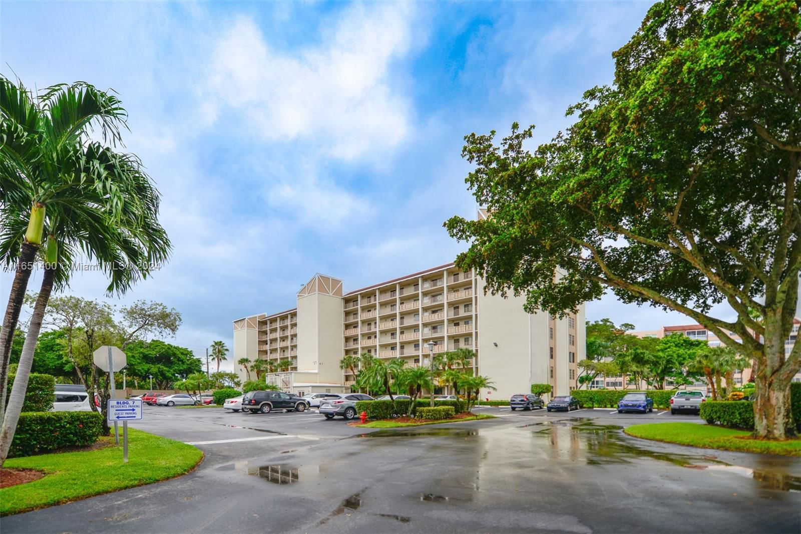 Real estate property located at 14475 Strathmore Ln #208, Palm Beach, HUNTINGTON LAKES SEC ONE, Delray Beach, FL