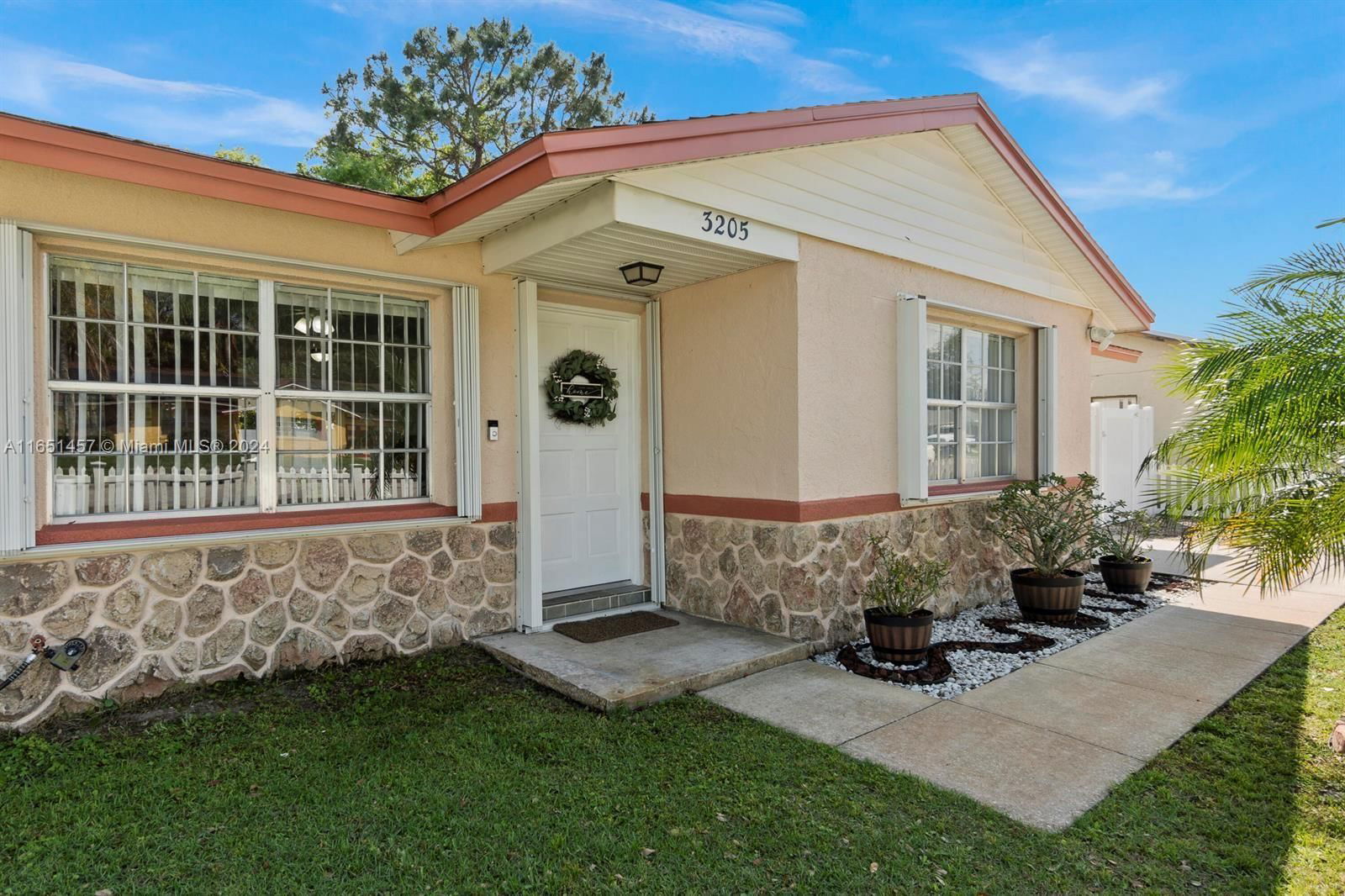 Real estate property located at 3205 Hibiscus Ave, St Lucie, PINECREST ESTATES UNIT 1, Fort Pierce, FL