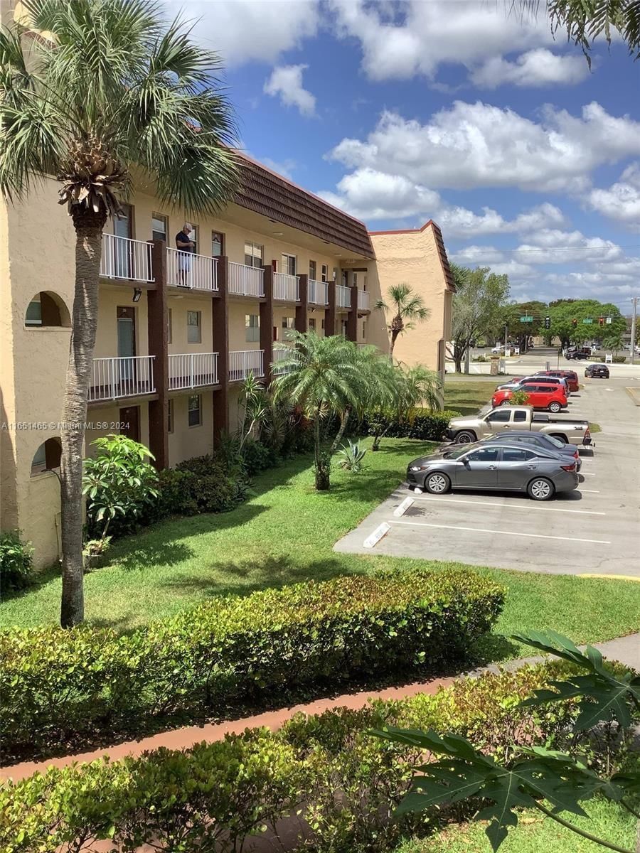 Real estate property located at 2780 Pine Island Rd #205, Broward, SUNRISE LAKES 61 CONDO, Sunrise, FL