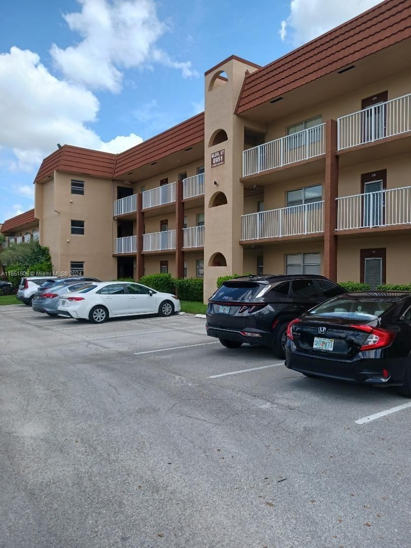 Real estate property located at 8951 Sunrise Lakes Blvd. #311, Broward, SUNRISE LAKES 87 CONDO, Sunrise, FL