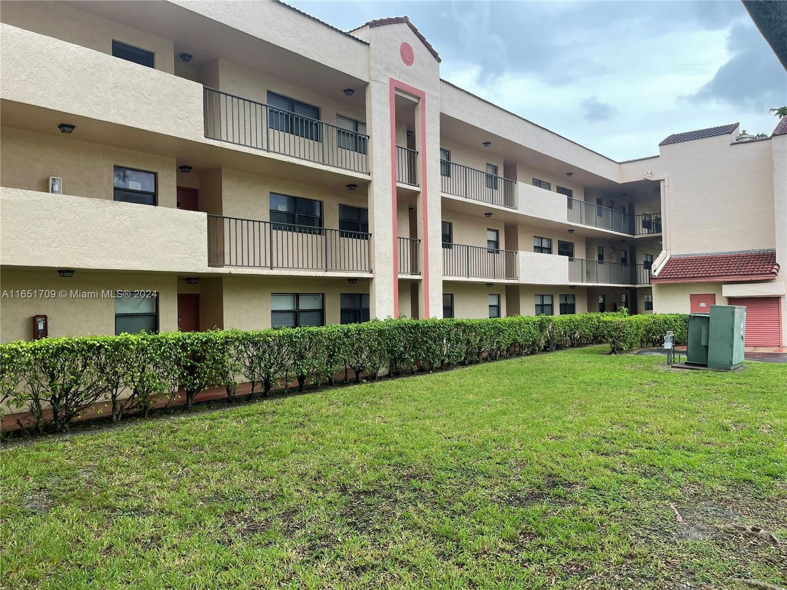 Real estate property located at 3252 Foxcroft Rd #206, Broward, MIRAMAR CLUB CONDOMINIUM, Miramar, FL