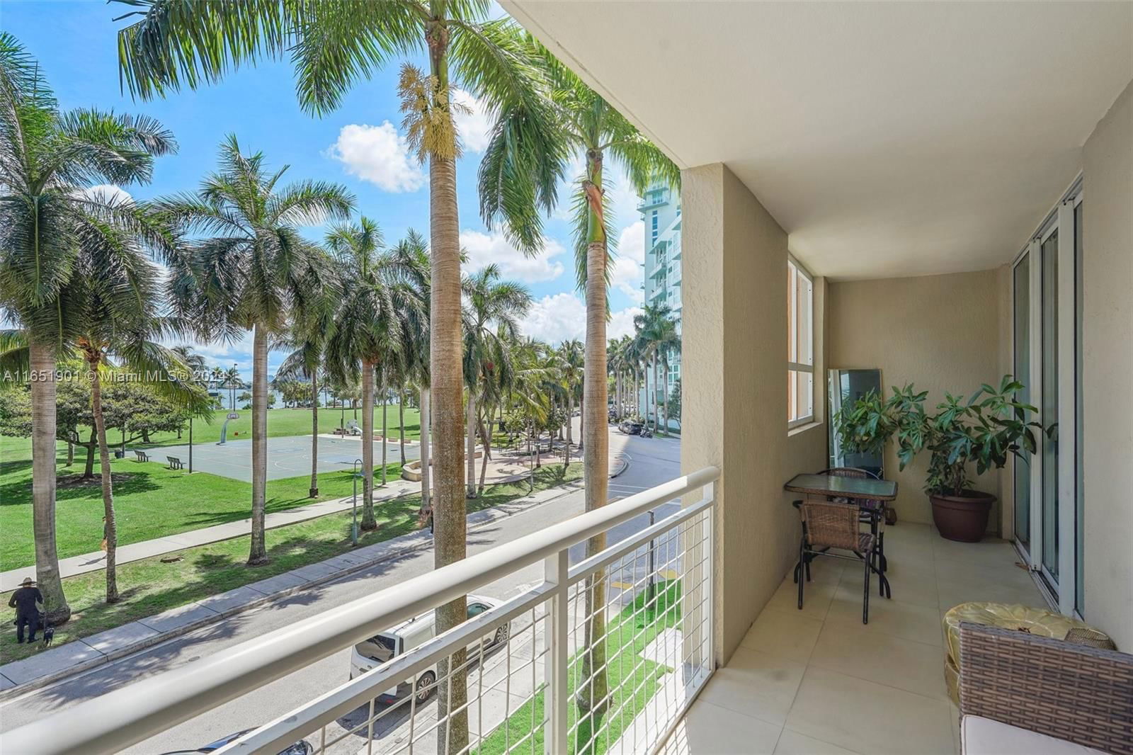 Real estate property located at 2000 Bayshore Dr #211, Miami-Dade, CITE CONDO, Miami, FL