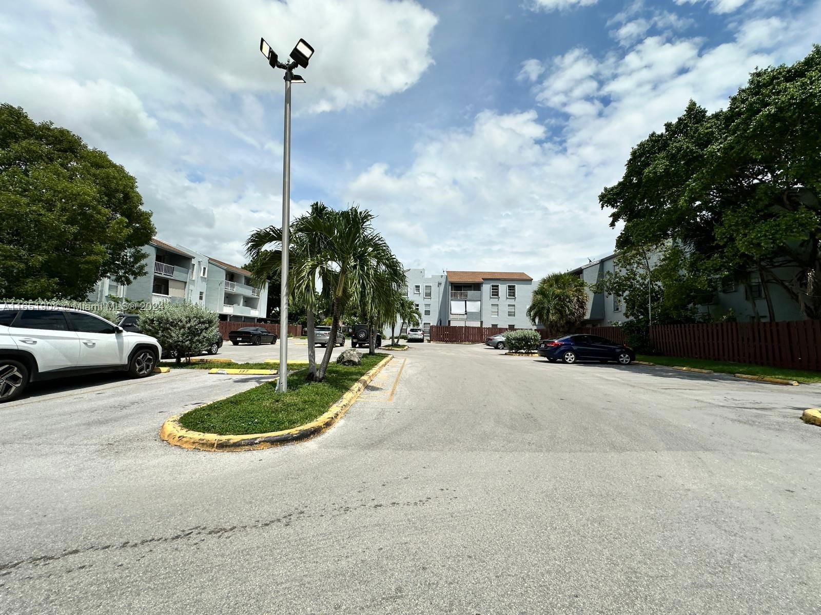 Real estate property located at 1725 60th St F307, Miami-Dade, LOS SUENOS CONDO, Hialeah, FL