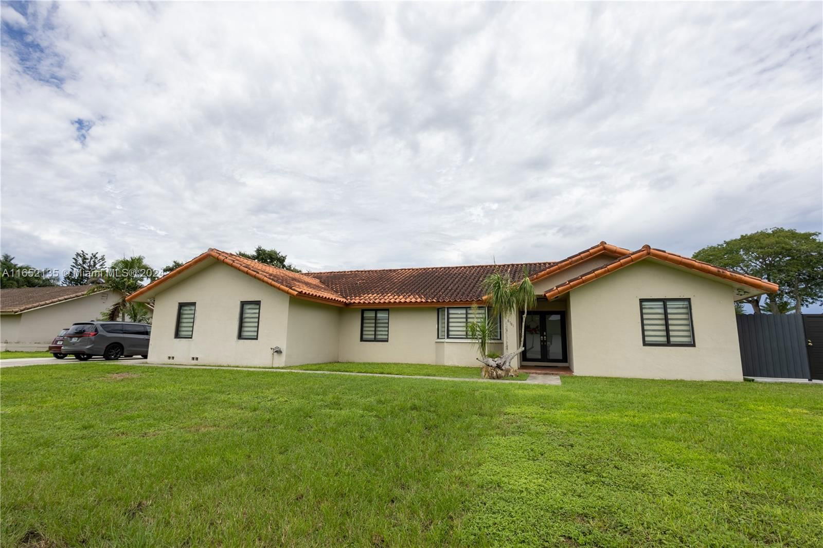 Real estate property located at 18781 294th Ter, Miami-Dade, AMEND PLAT OF REDAVO ESTA, Homestead, FL