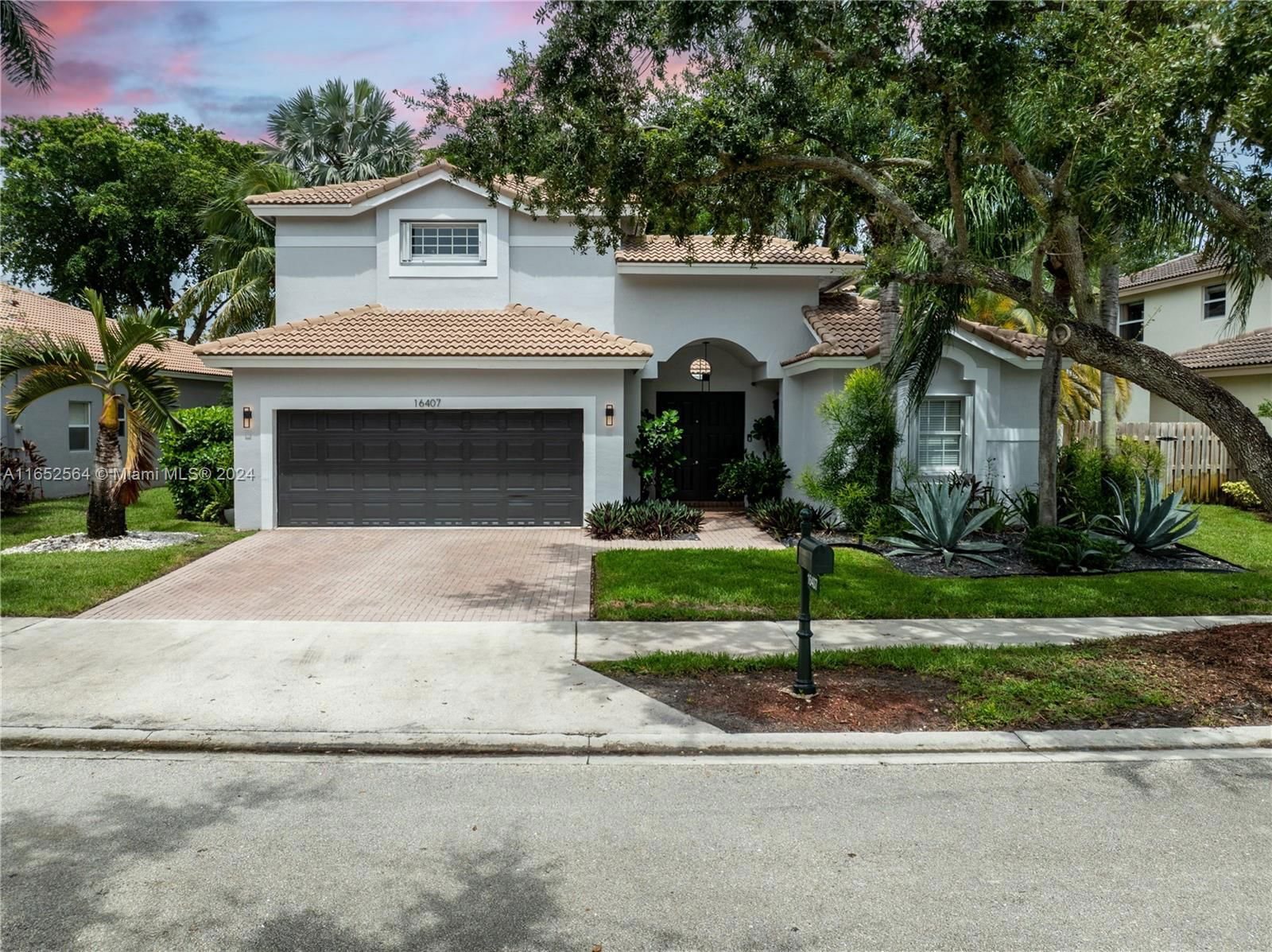 Real estate property located at 16407 Diamond Head Dr, Broward, Emerald Estates, Weston, FL