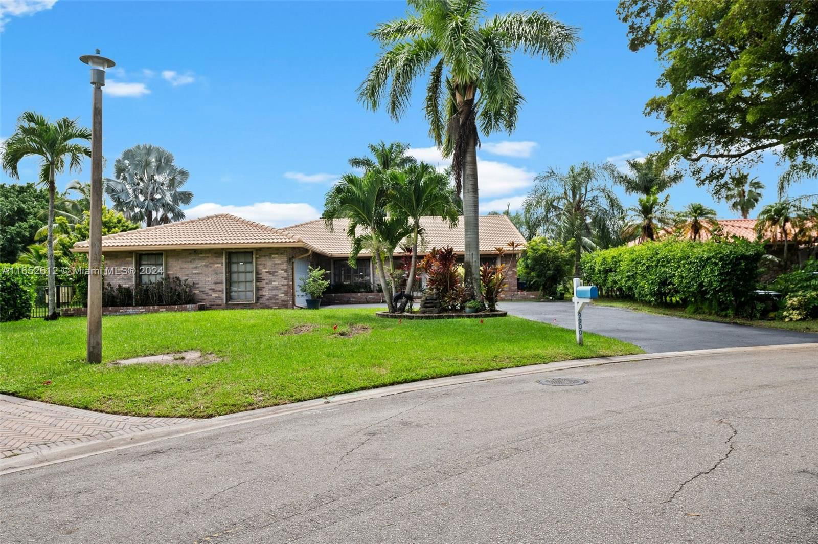 Real estate property located at 9900 6th St, Broward, OAK WOOD, Coral Springs, FL