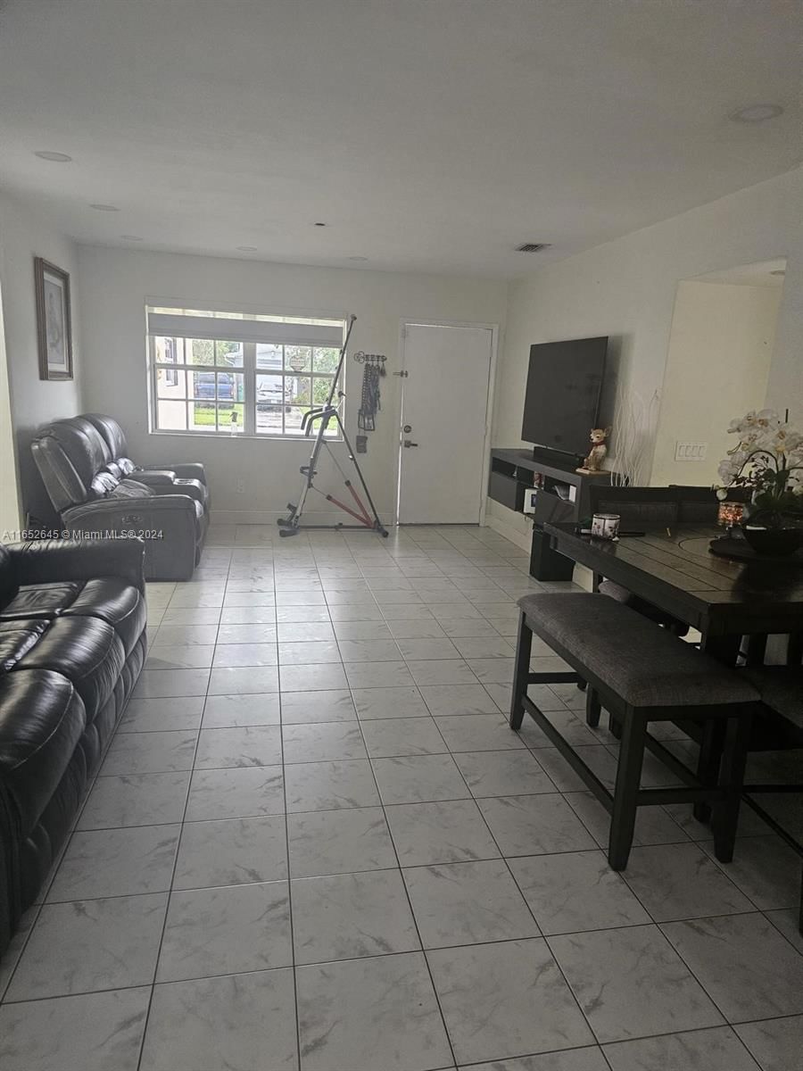 Real estate property located at 8930 197th Ter, Miami-Dade, WHISPERING PINES EST SEC, Cutler Bay, FL