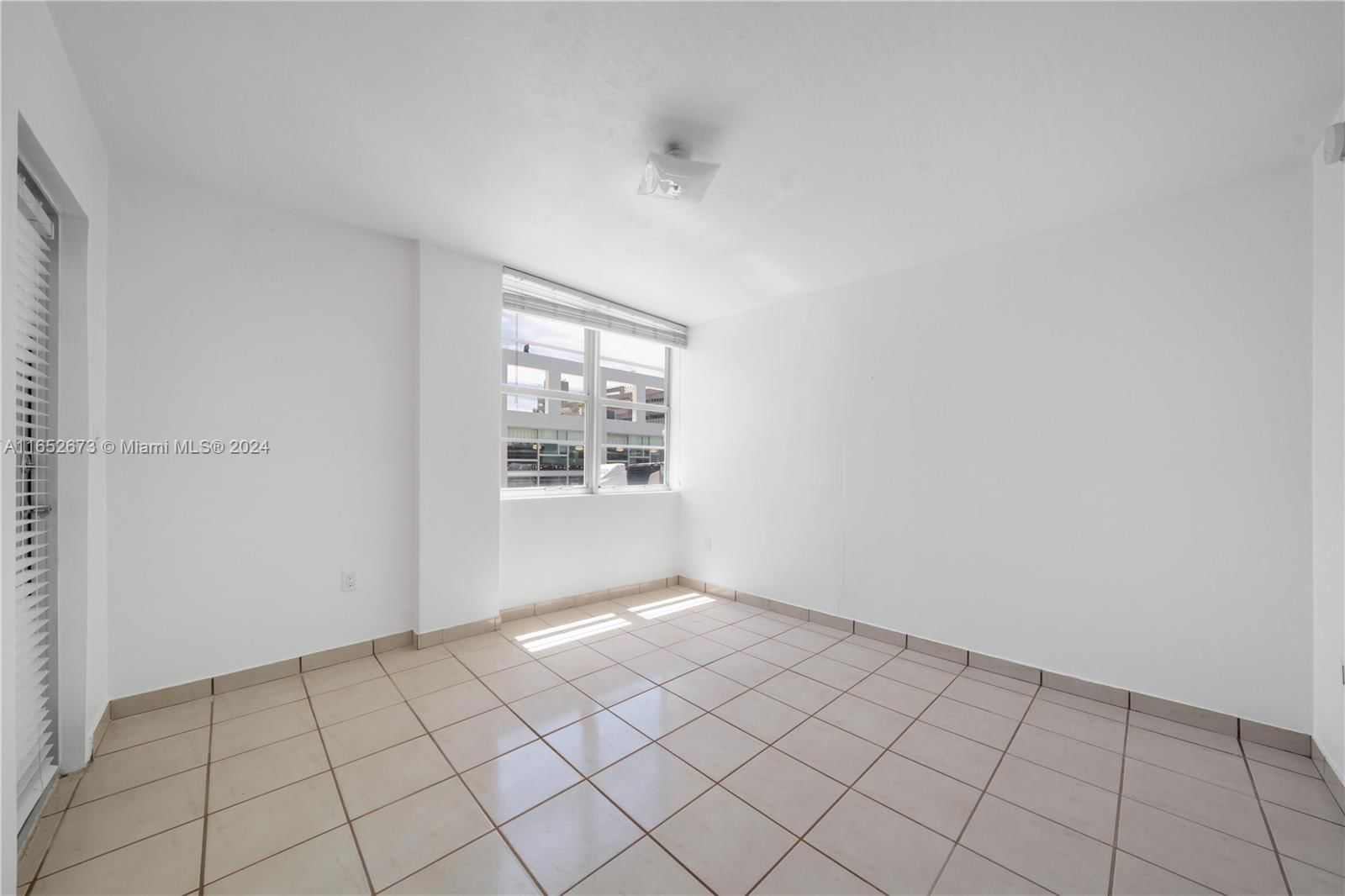 Real estate property located at 701 Collins Ave #1F, Miami-dade, Collins Manor Condo, Miami Beach, FL