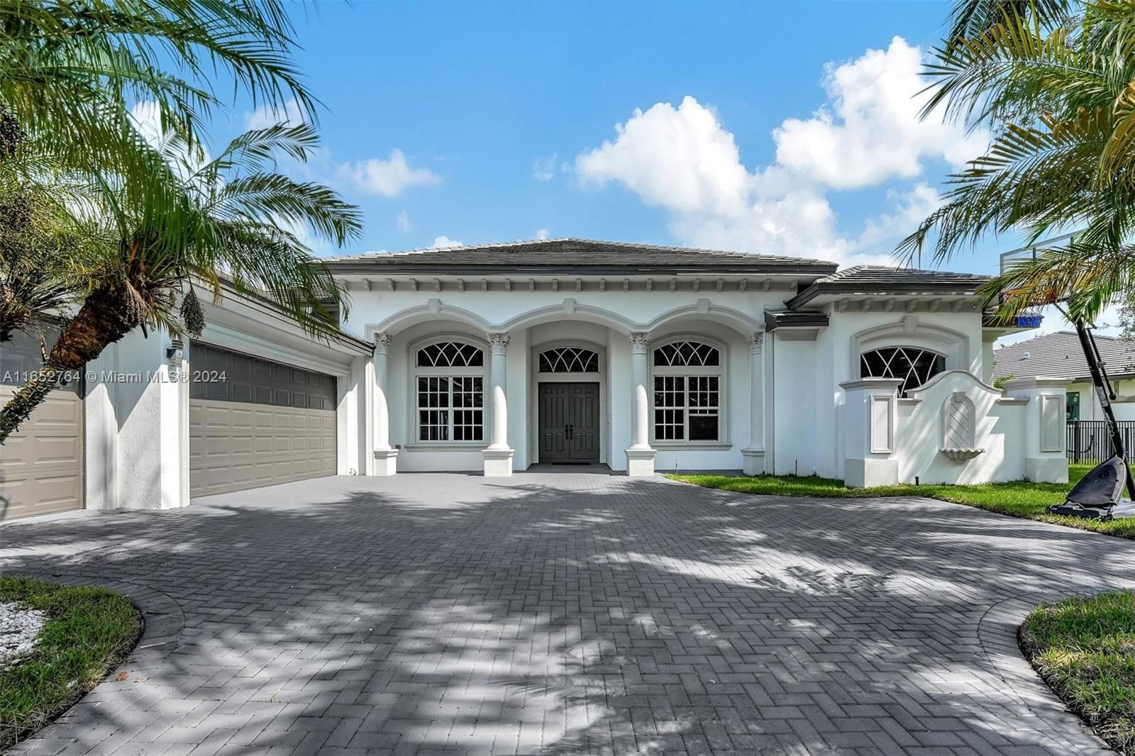 Real estate property located at 19086 Park Ridge St, Broward, ESTATES OF SWAN LAKE, Weston, FL