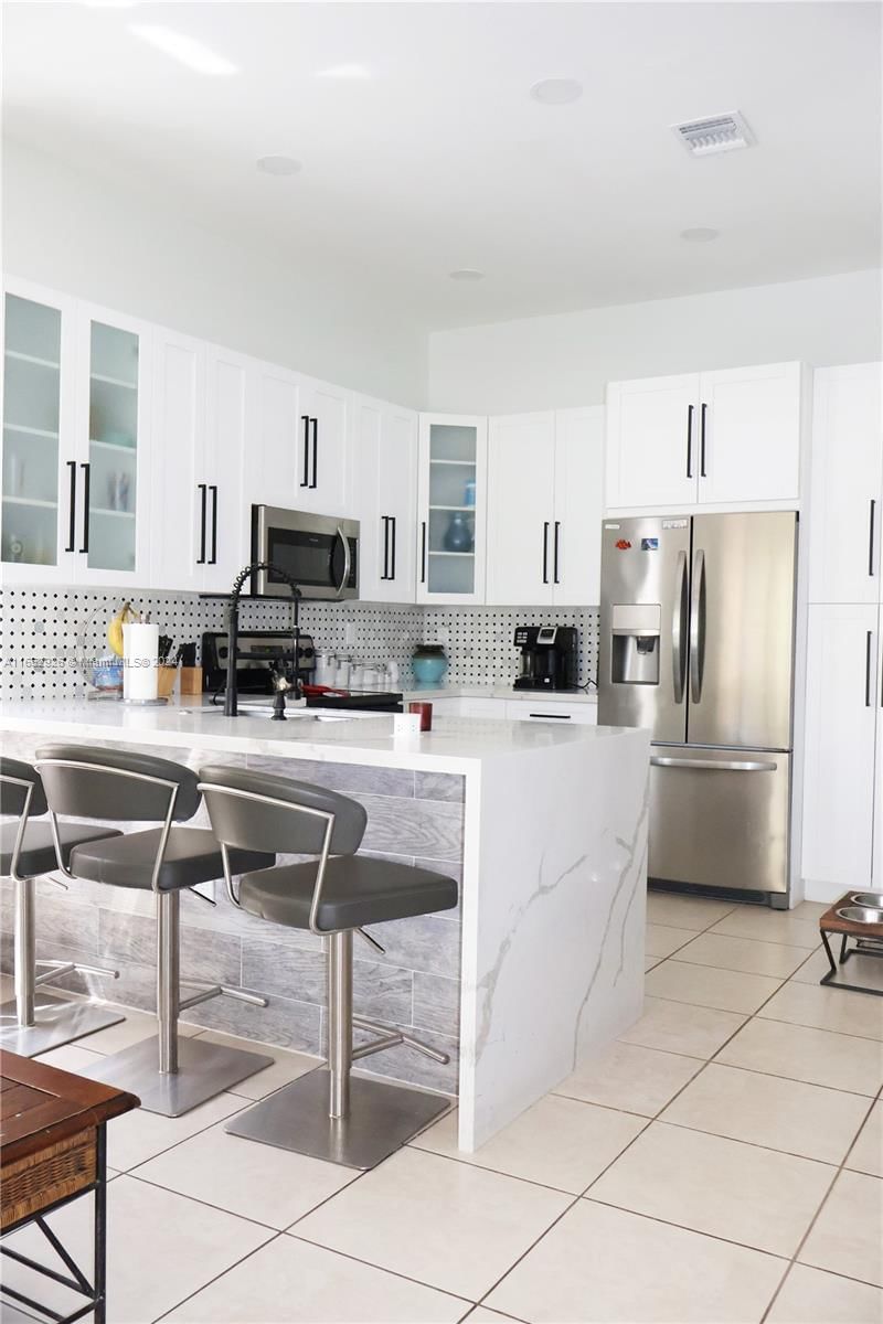 Real estate property located at 8788 222nd Ter, Miami-dade, Lakes By The Bay Kaye, Cutler Bay, FL