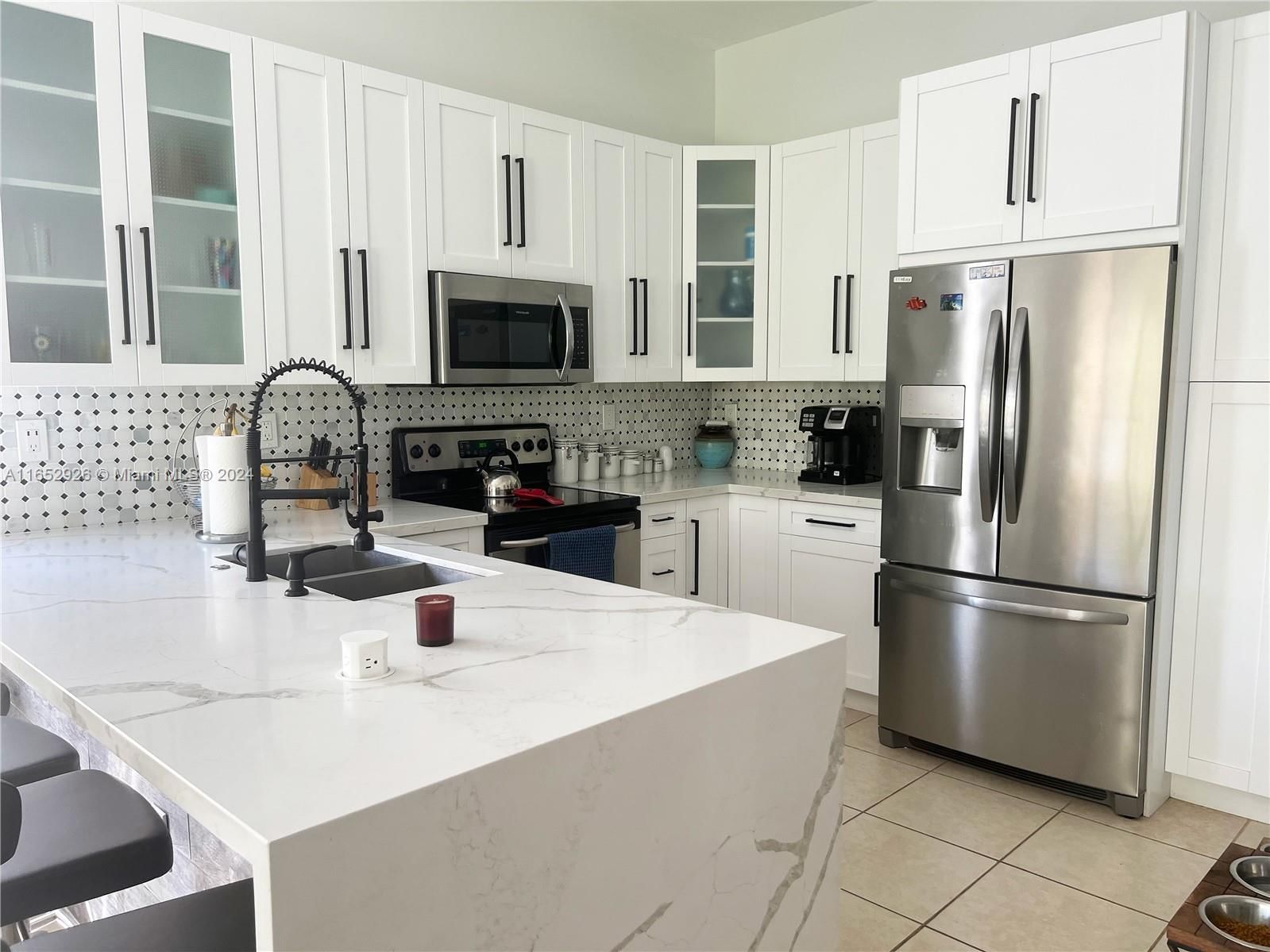 Real estate property located at 8788 222nd Ter, Miami-dade, Lakes By The Bay Kaye, Cutler Bay, FL