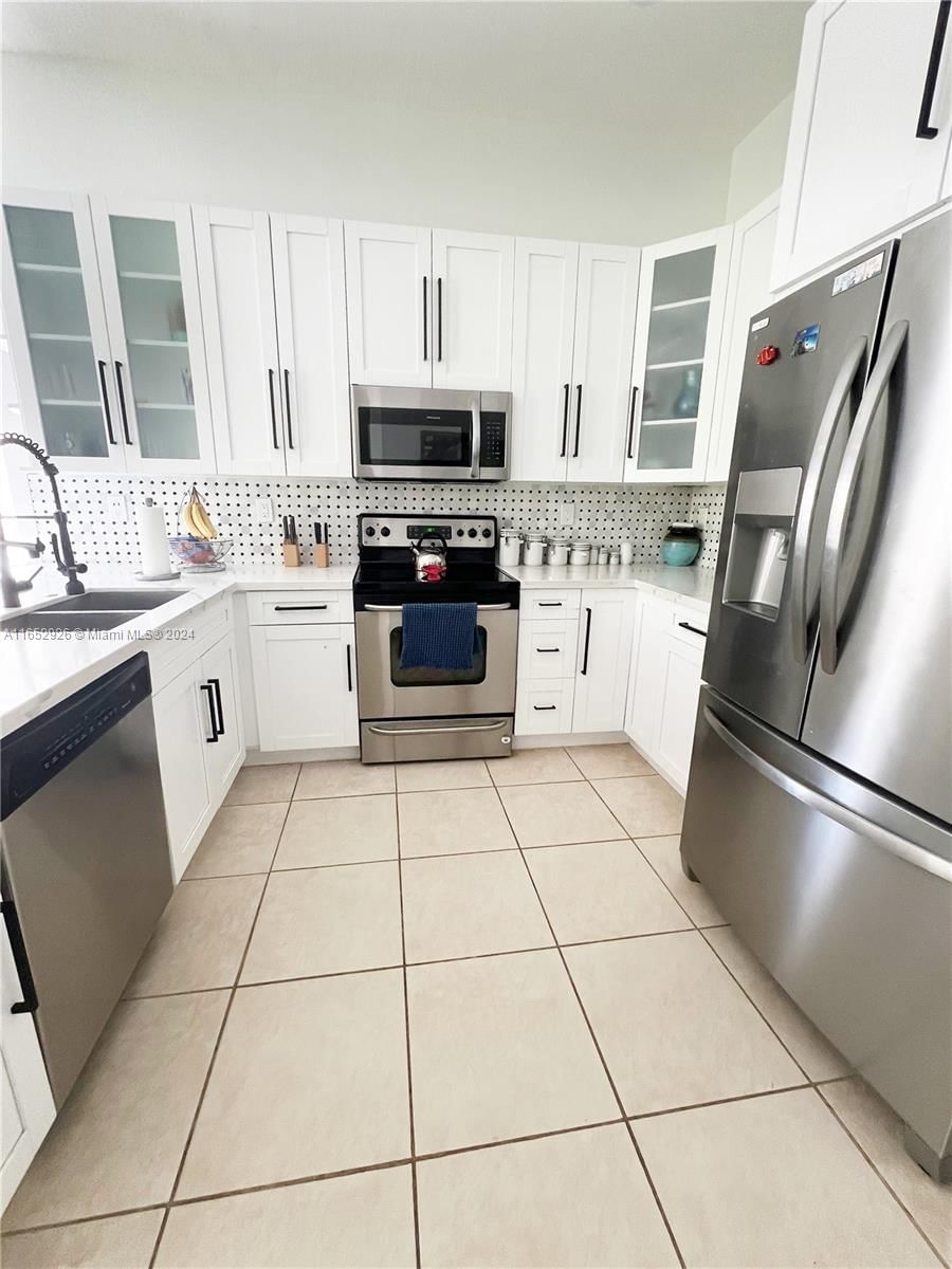 Real estate property located at 8788 222nd Ter, Miami-dade, Lakes By The Bay Kaye, Cutler Bay, FL
