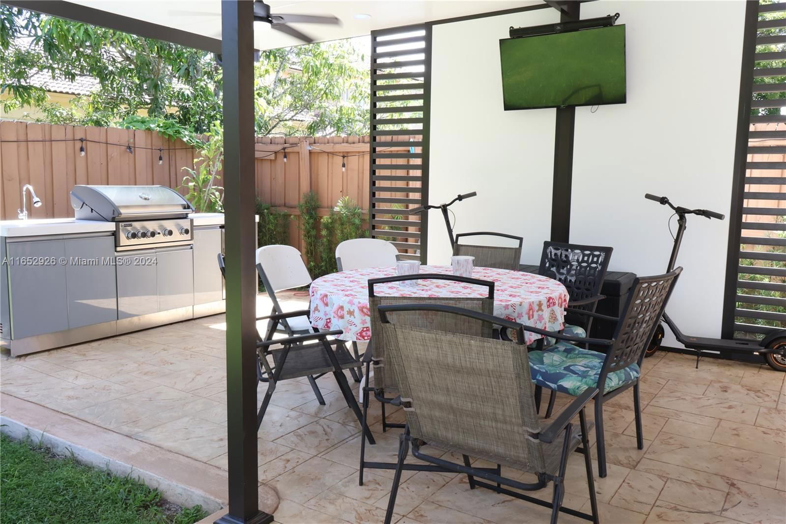 Real estate property located at 8788 222nd Ter, Miami-dade, Lakes By The Bay Kaye, Cutler Bay, FL