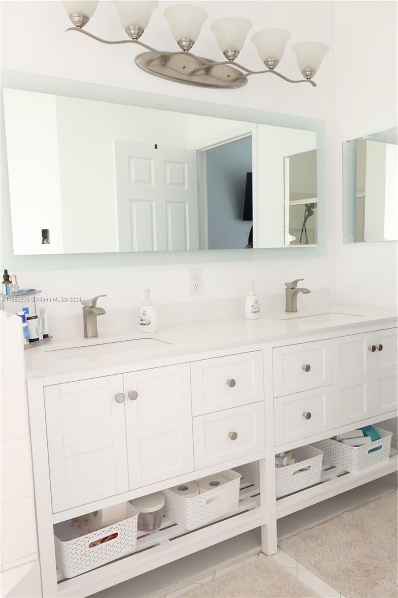Real estate property located at 8788 222nd Ter, Miami-dade, Lakes By The Bay Kaye, Cutler Bay, FL