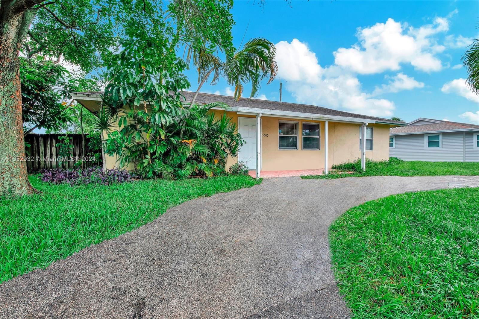 Real estate property located at 5600 39th St, Broward, LAKESHORE RANCHES, Davie, FL