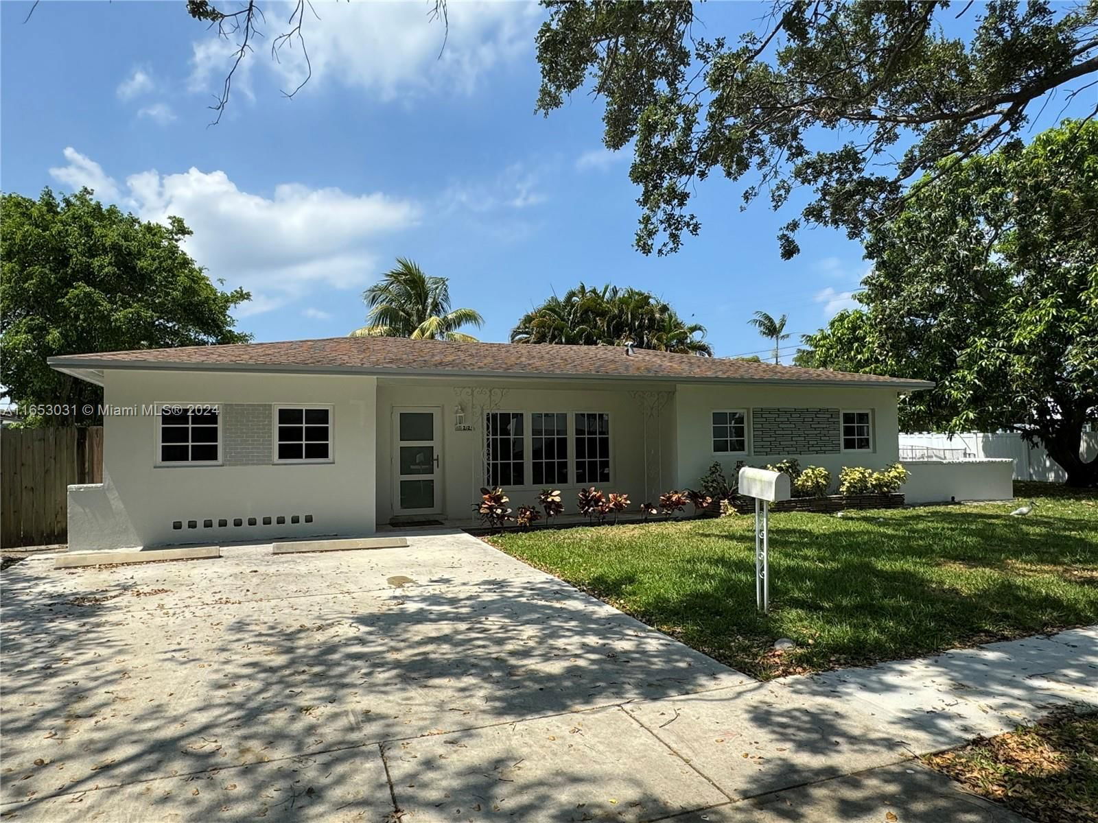 Real estate property located at 2125 Alamanda Dr, Miami-Dade, KEYSTONE POINT, North Miami, FL