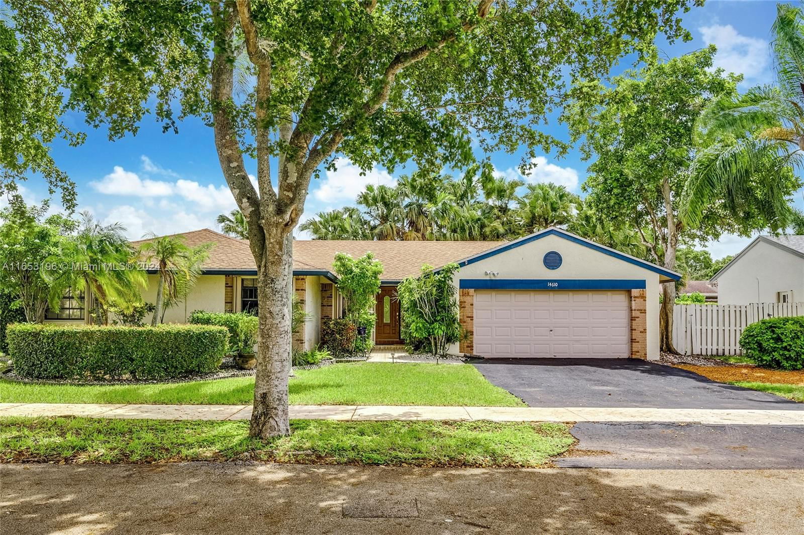 Real estate property located at 14610 Kirsten Ct, Broward, SHENANDOAH SECTION FOUR, Davie, FL