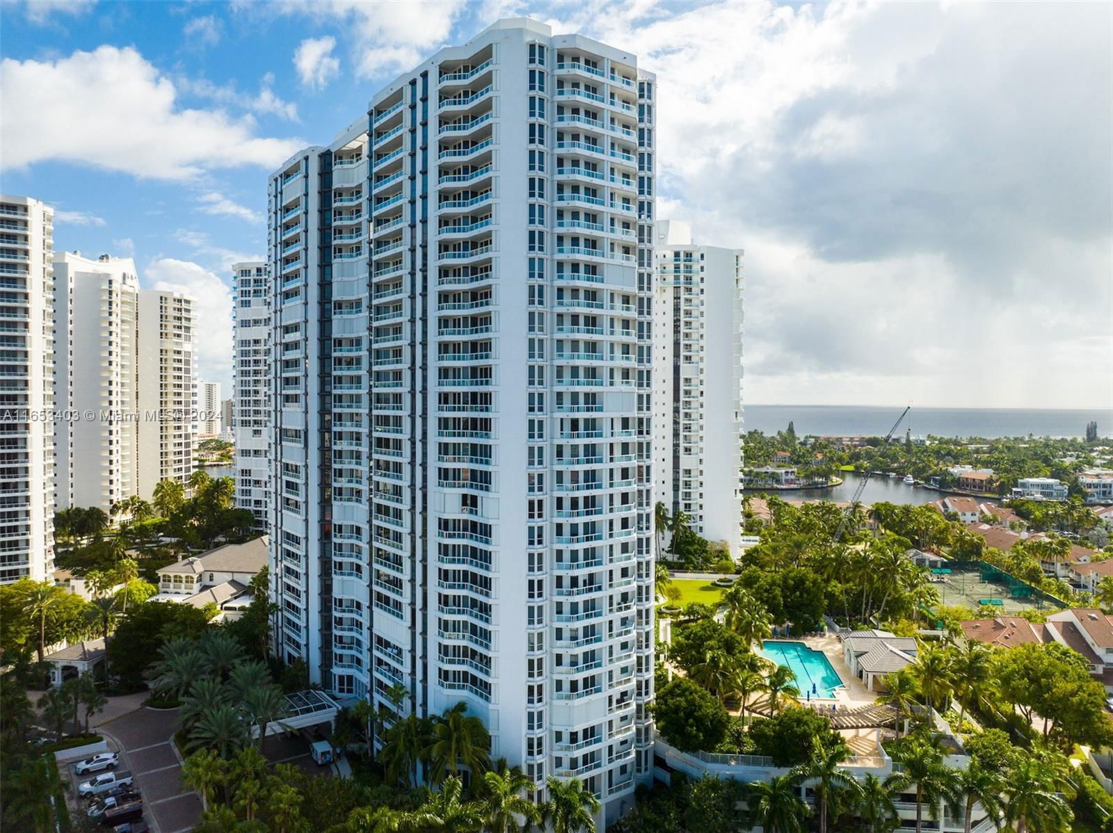 Real estate property located at 21055 Yacht Club Dr #605, Miami-Dade, SOUTH TOWER AT THE POINT, Aventura, FL