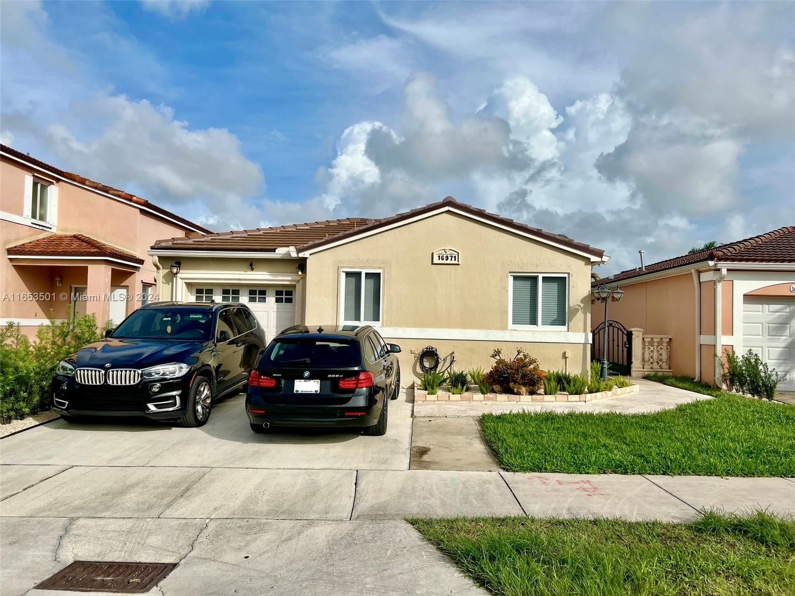 Real estate property located at 16971 142nd Pl, Miami-Dade, WEITZER SERENA LAKES WEST, Miami, FL