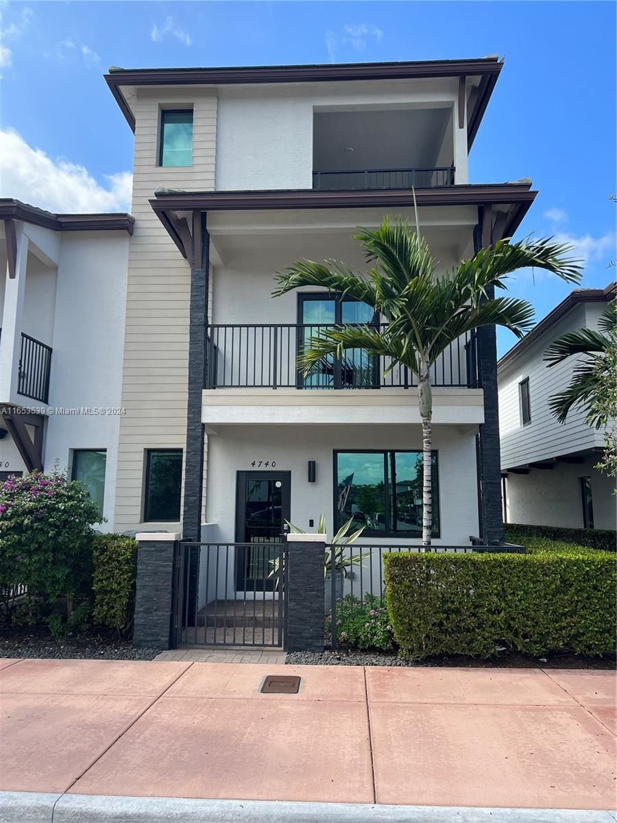 Real estate property located at 4740 84th Ave #4740, Miami-Dade, DOWNTOWN DORAL SOUTH PHAS, Doral, FL