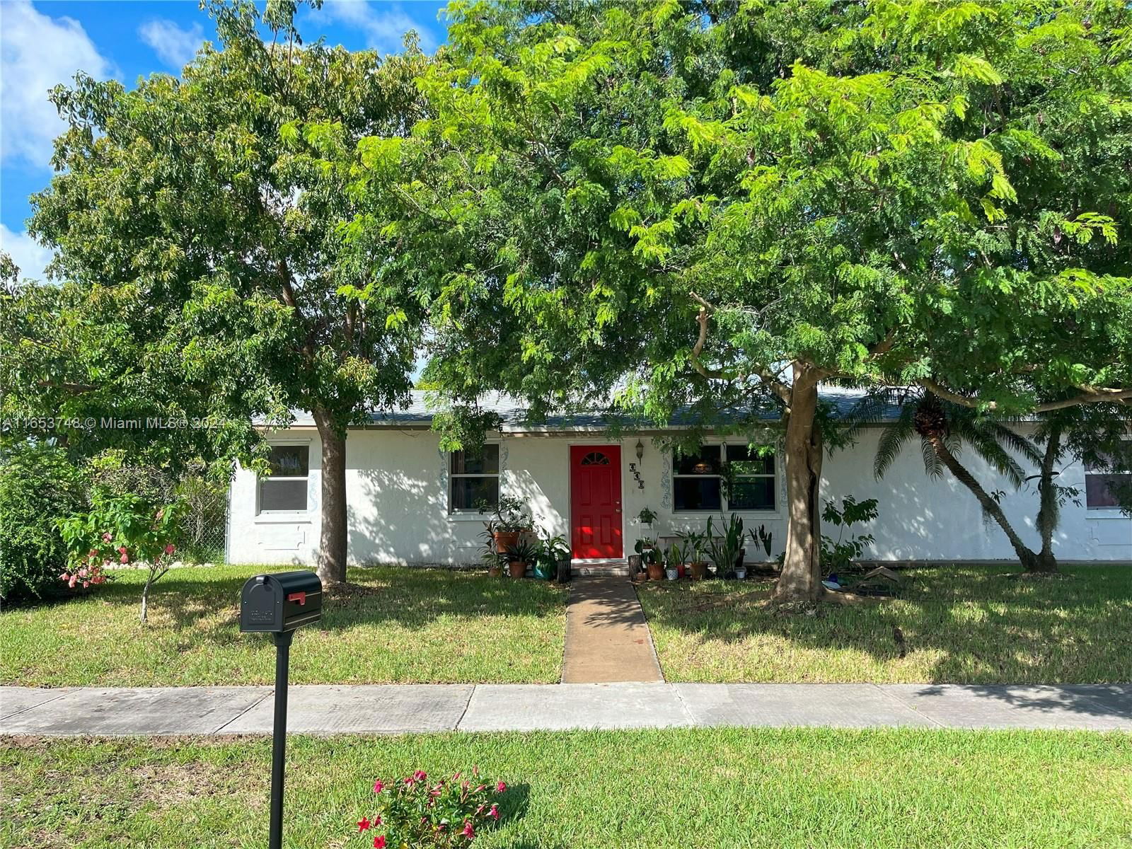 Real estate property located at 448 17th Ter, Miami-Dade, AVOCADO VILLAS, Homestead, FL