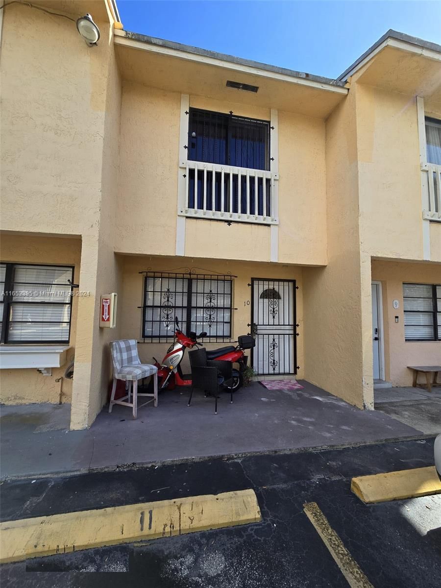 Real estate property located at 5305 26th Ave #10, Miami-Dade, ALHAMBRA CONDO NO 8, Hialeah, FL