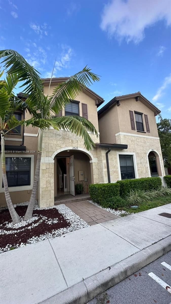 Real estate property located at 10629 32nd Ln, Miami-Dade, AQUABELLA SECTION TWO, Hialeah, FL