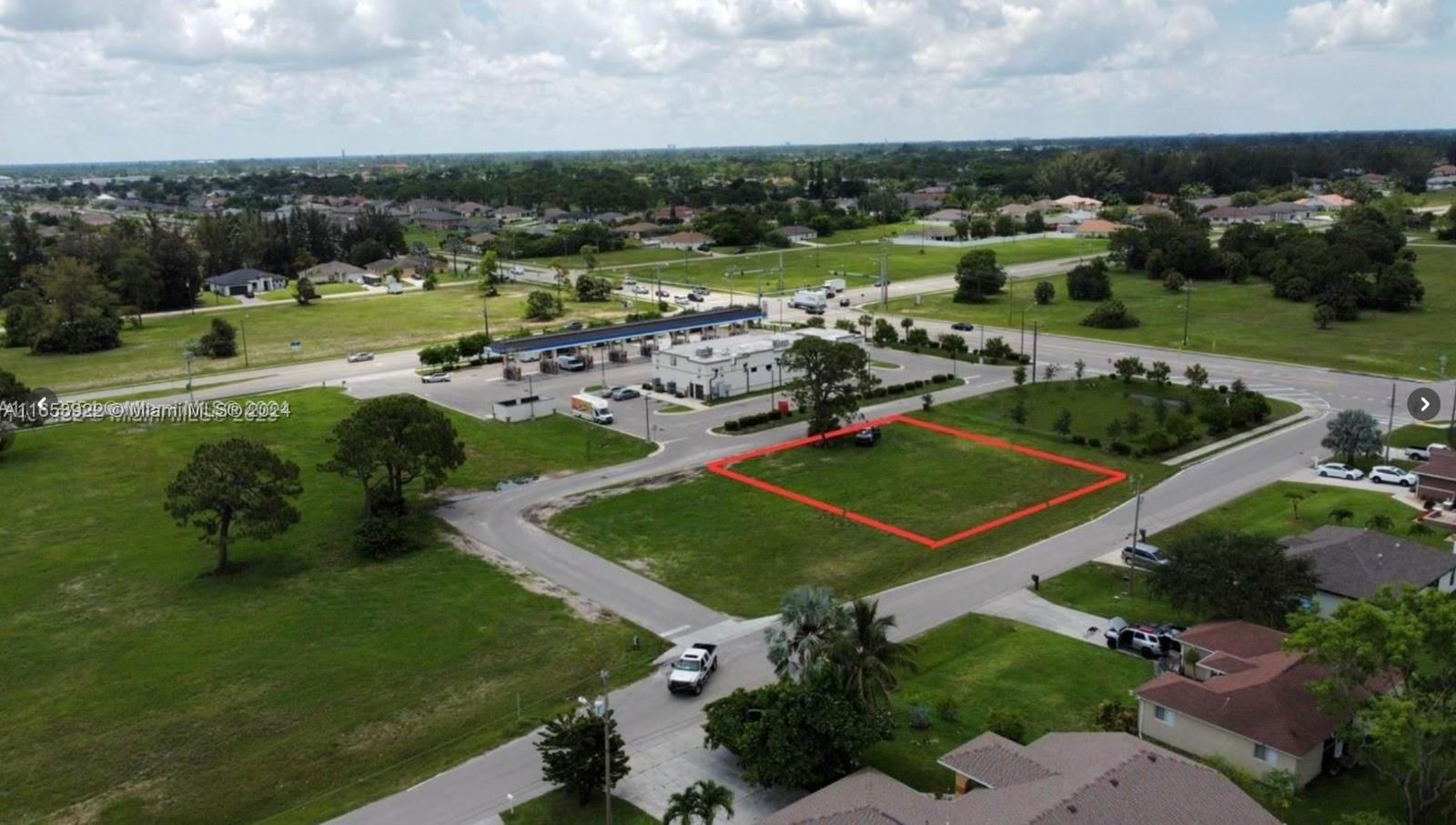 Real estate property located at 1523 SW 16th Ct, Lee, Cape Coral, FL