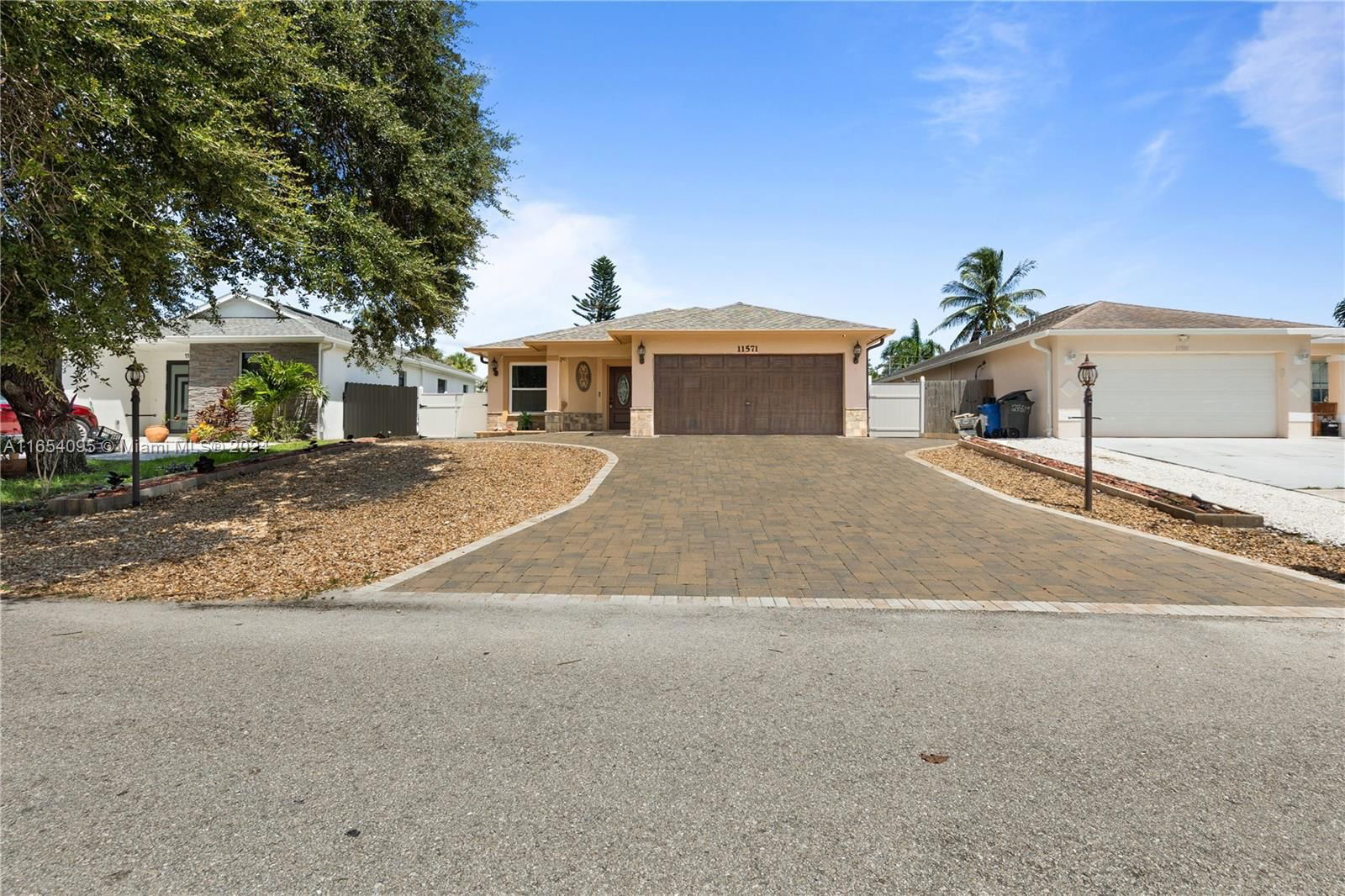 Real estate property located at 11571 Saunders Ave, BONITA SPRING, Other, Imperial Gates, Other City - In The State Of Florida, FL