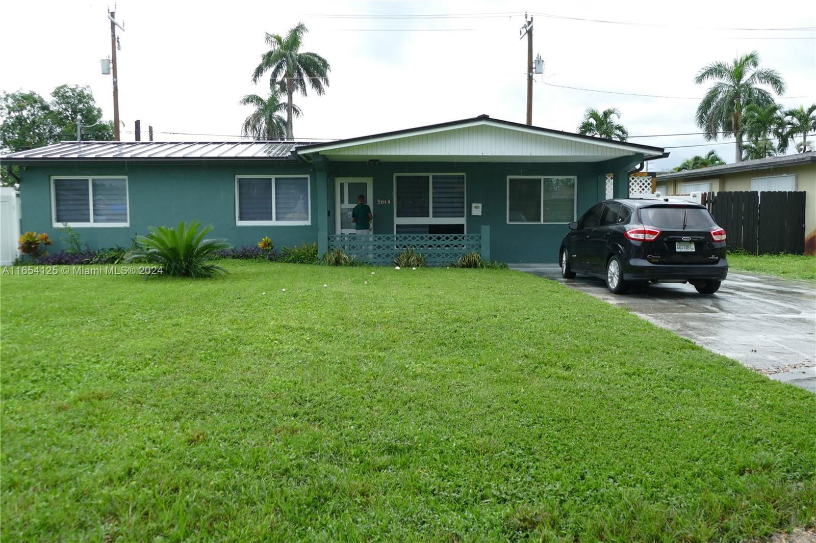 Real estate property located at 6730 Evans St, Broward, HERITAGE LAKE ESTATES SEC, Hollywood, FL