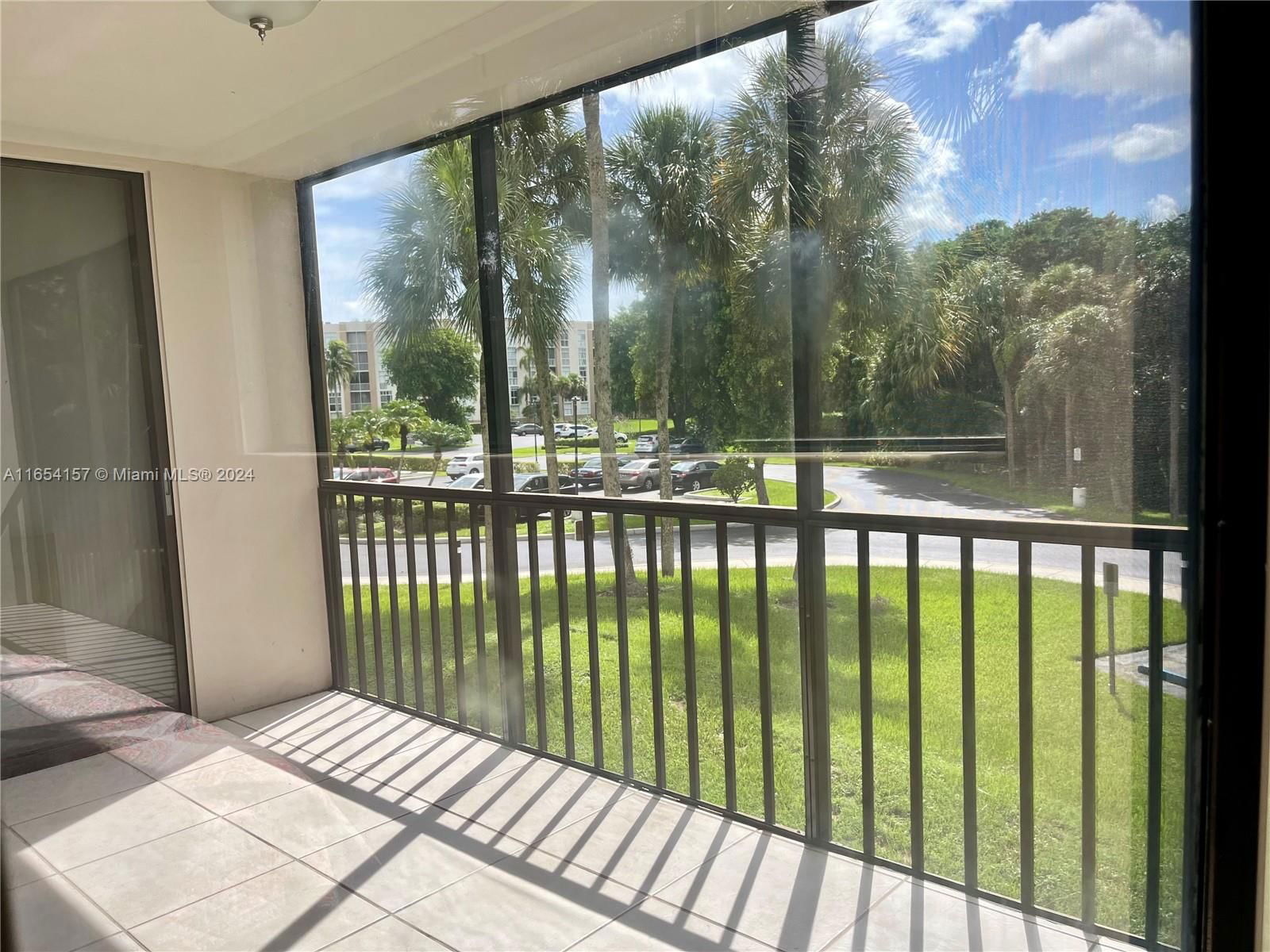 Real estate property located at 9735 52nd St #218, Miami-Dade, DORAL OAKS CONDO #1, Doral, FL