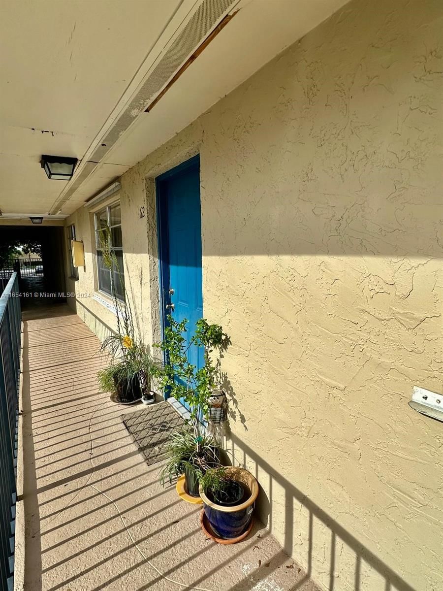 Real estate property located at 15391 Dixie Hwy #62, Miami-Dade, CORAL REEF TOWNHOUSES CON, Palmetto Bay, FL