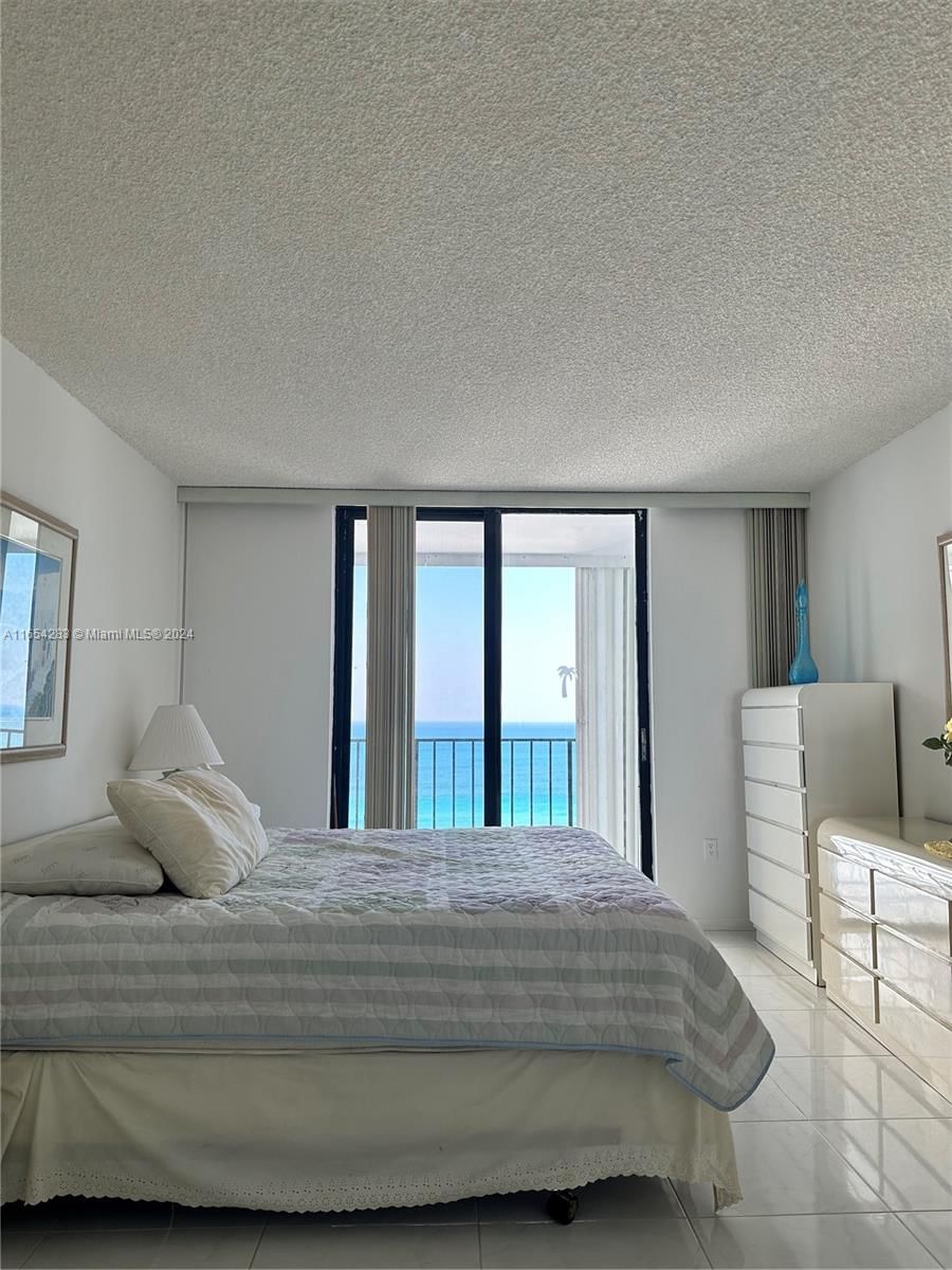 Real estate property located at 322 Buchanan St #1104, Broward, Crystal Tower Condo, Hollywood, FL