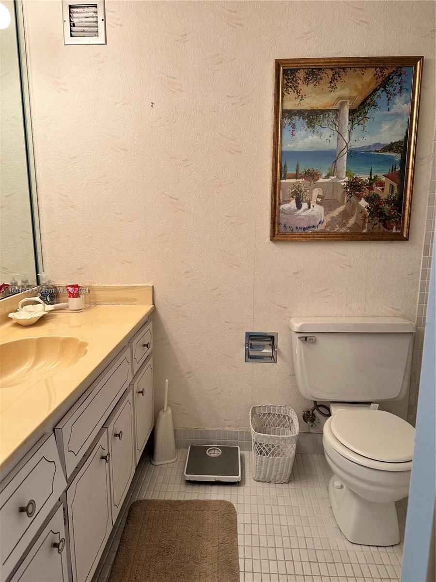 Real estate property located at 322 Buchanan St #1104, Broward, Crystal Tower Condo, Hollywood, FL