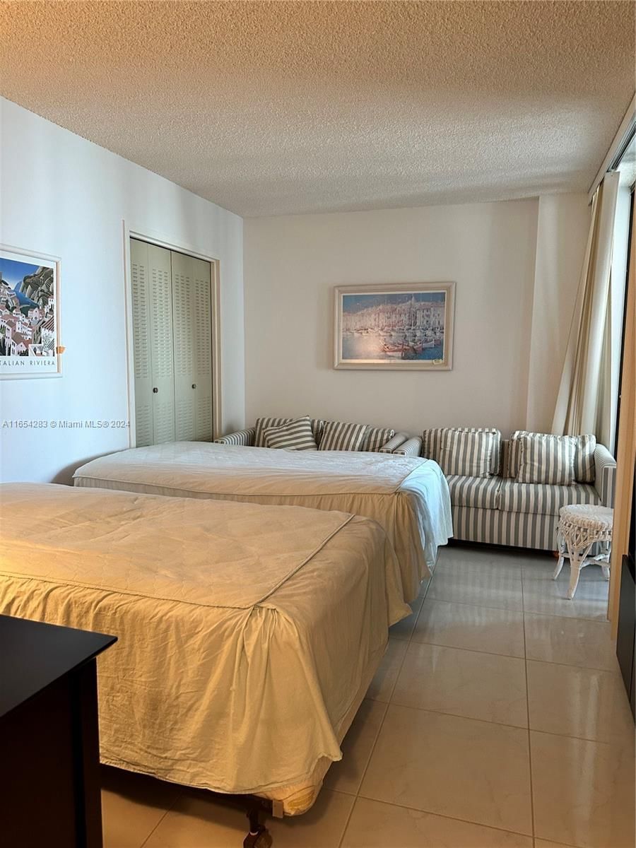 Real estate property located at 322 Buchanan St #1104, Broward, Crystal Tower Condo, Hollywood, FL