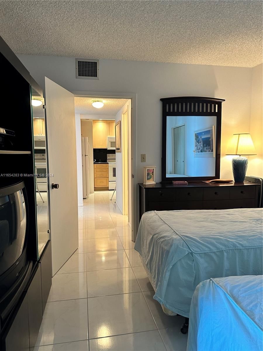 Real estate property located at 322 Buchanan St #1104, Broward, Crystal Tower Condo, Hollywood, FL