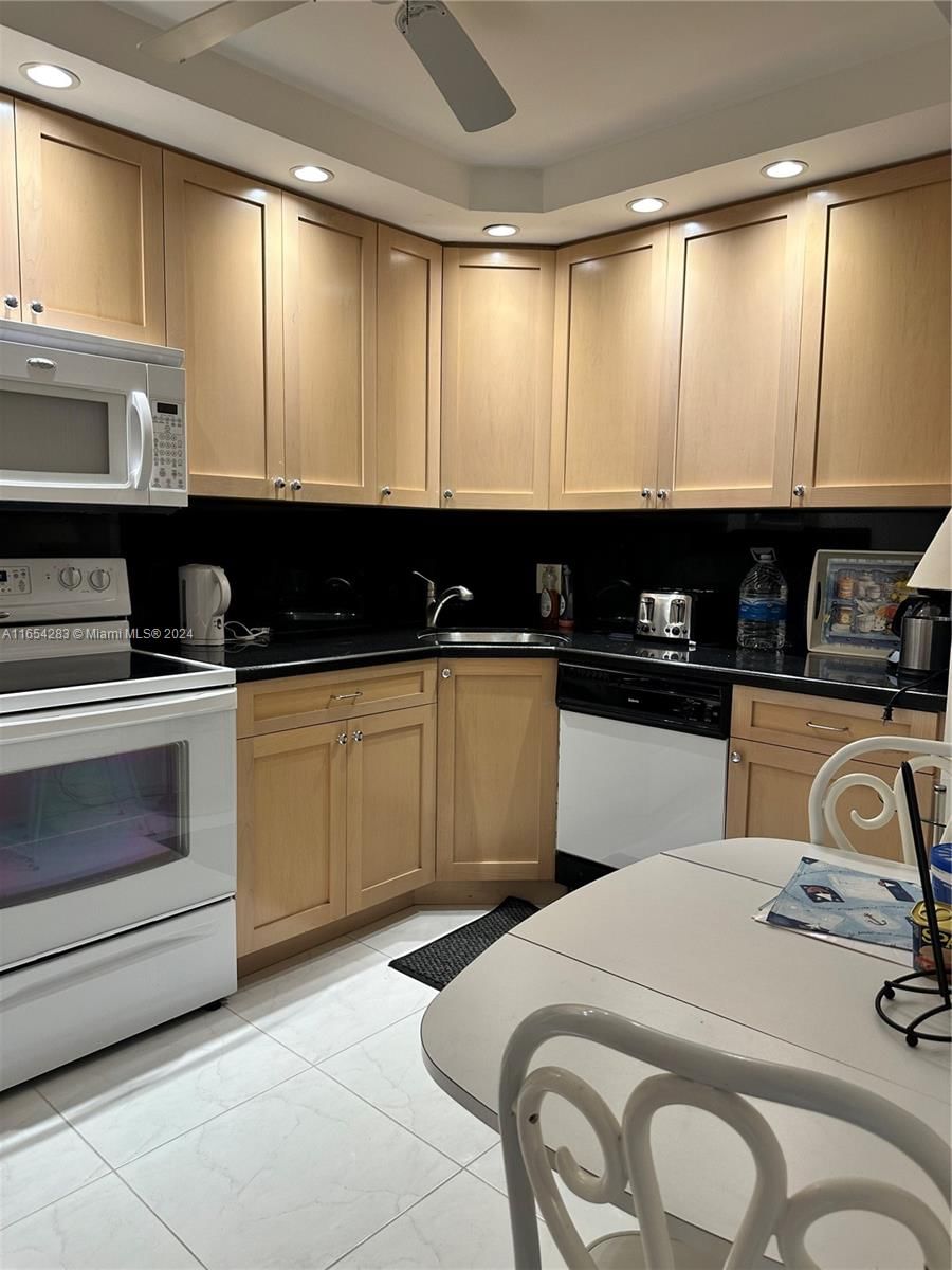 Real estate property located at 322 Buchanan St #1104, Broward, Crystal Tower Condo, Hollywood, FL