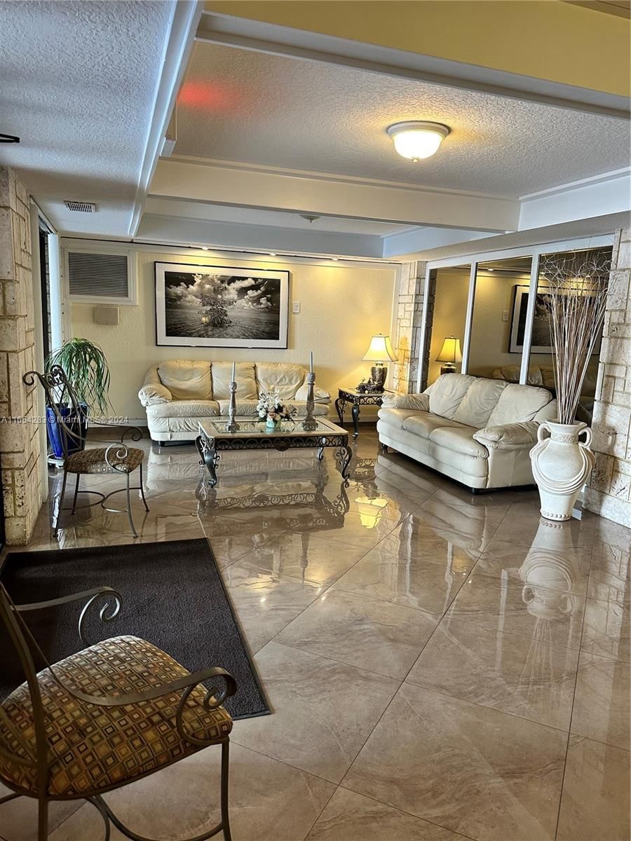Real estate property located at 322 Buchanan St #1104, Broward, Crystal Tower Condo, Hollywood, FL