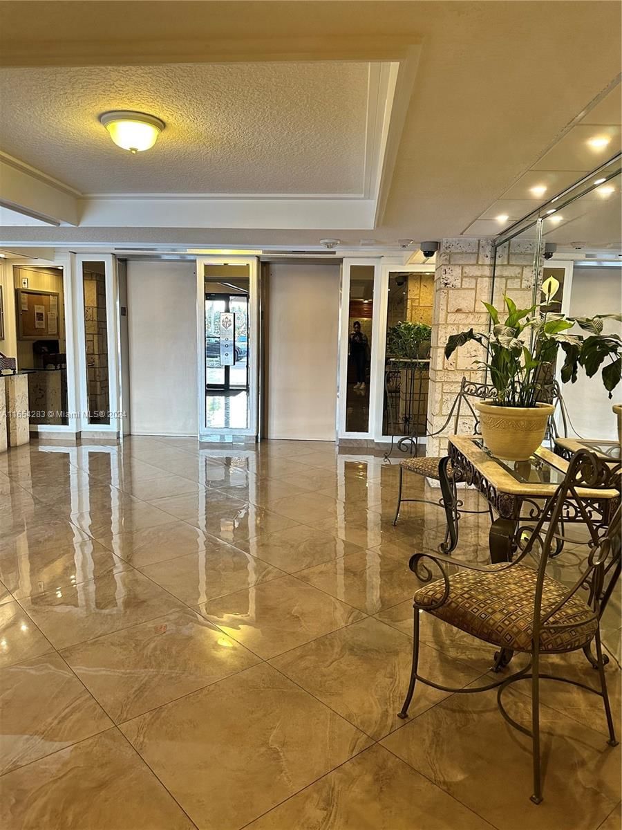 Real estate property located at 322 Buchanan St #1104, Broward, Crystal Tower Condo, Hollywood, FL