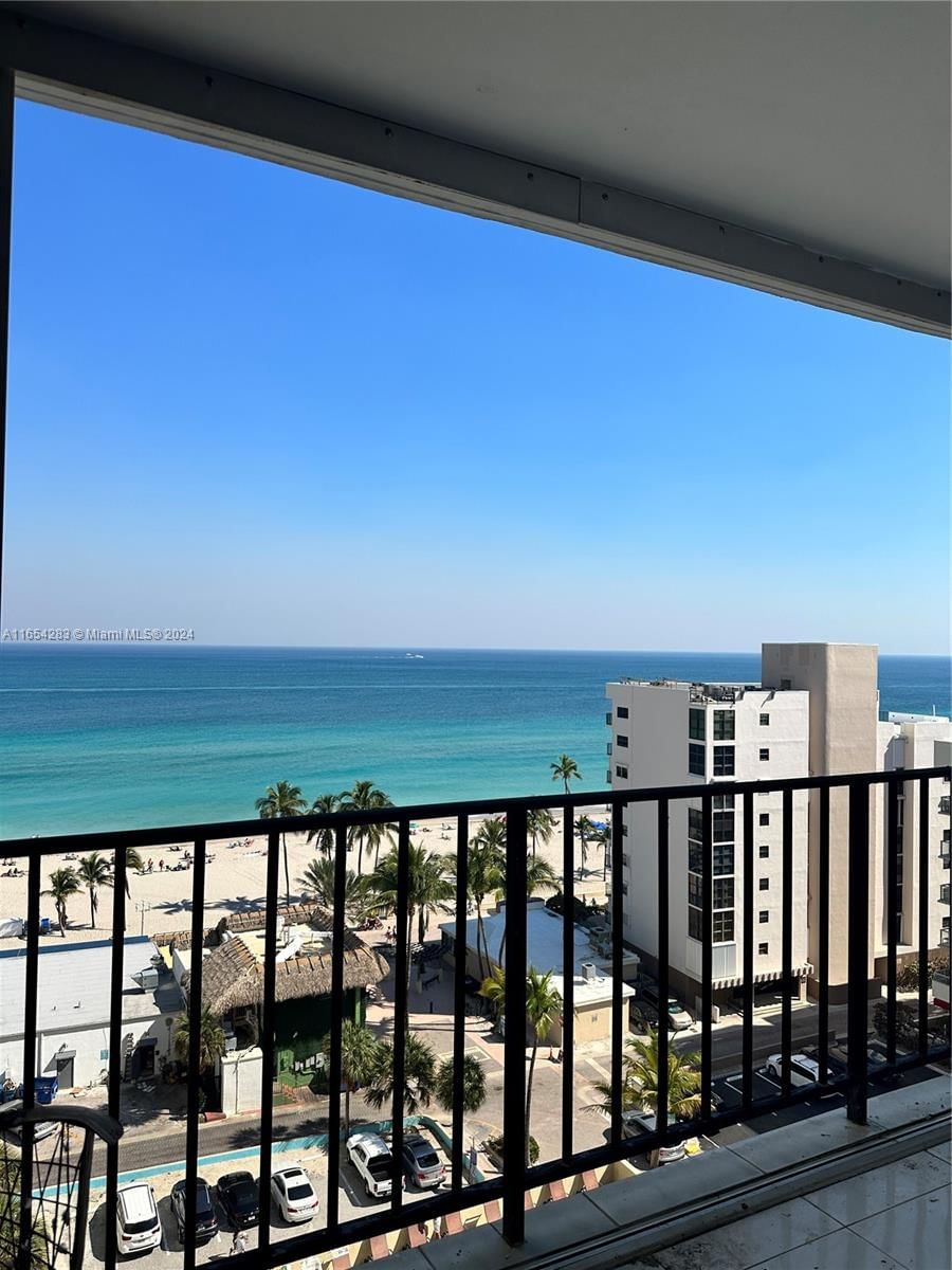 Real estate property located at 322 Buchanan St #1104, Broward, Crystal Tower Condo, Hollywood, FL